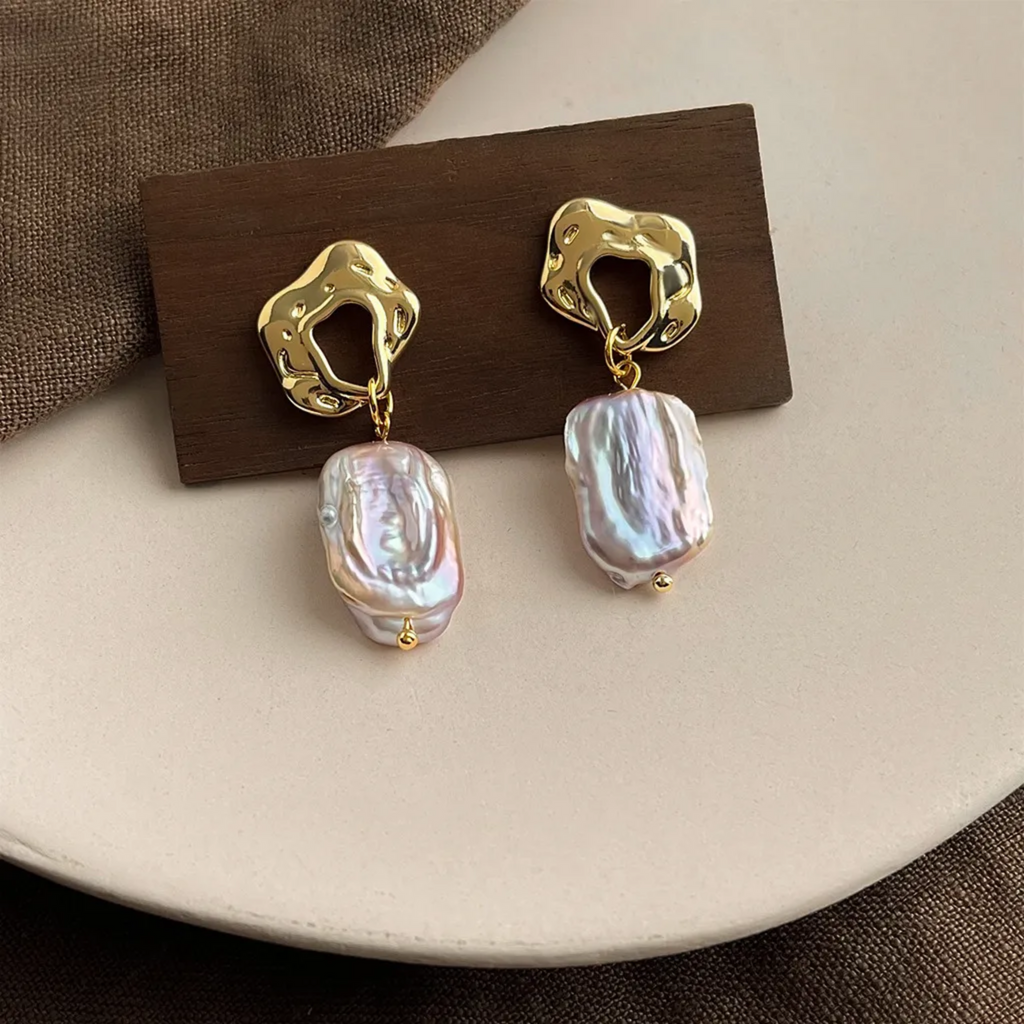 ✨ Baroque Pearl Drop Earrings – Sculpted Gold Statement 🤍