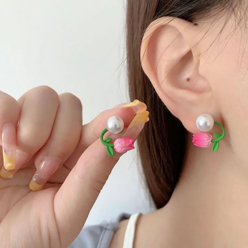 Pearl Tulip Stud Earrings 🌷🤍 B2F1