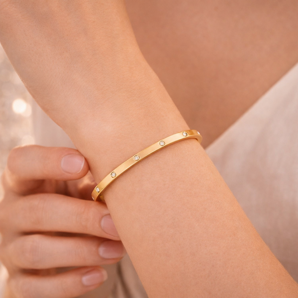 ✨ 18K Gold Plated Stainless Steel Bangle 💎