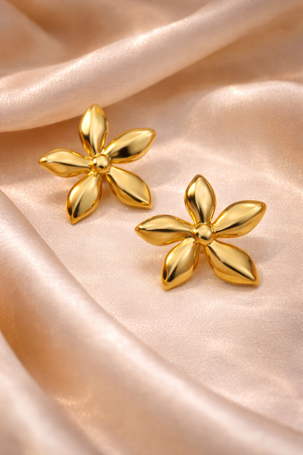 ✨ Gold Floral Stud Earrings – Sculpted Modern Elegance 🌼