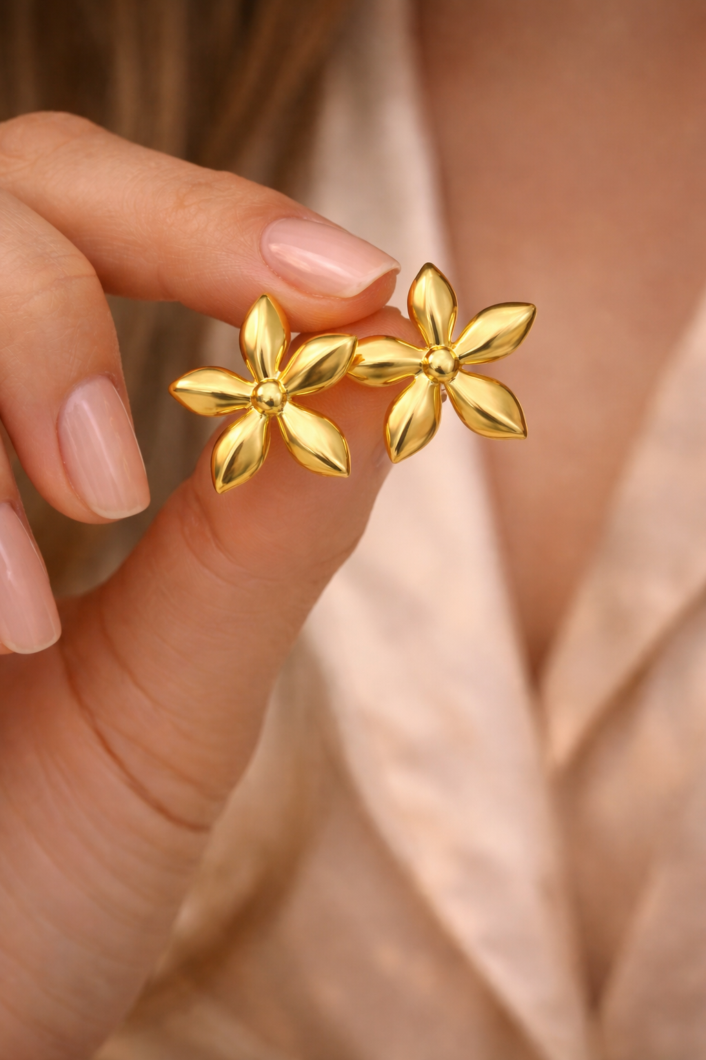 ✨ Gold Floral Stud Earrings – Sculpted Modern Elegance 🌼
