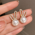Pearl Bunny Stud Earrings🐰🤍B2F1