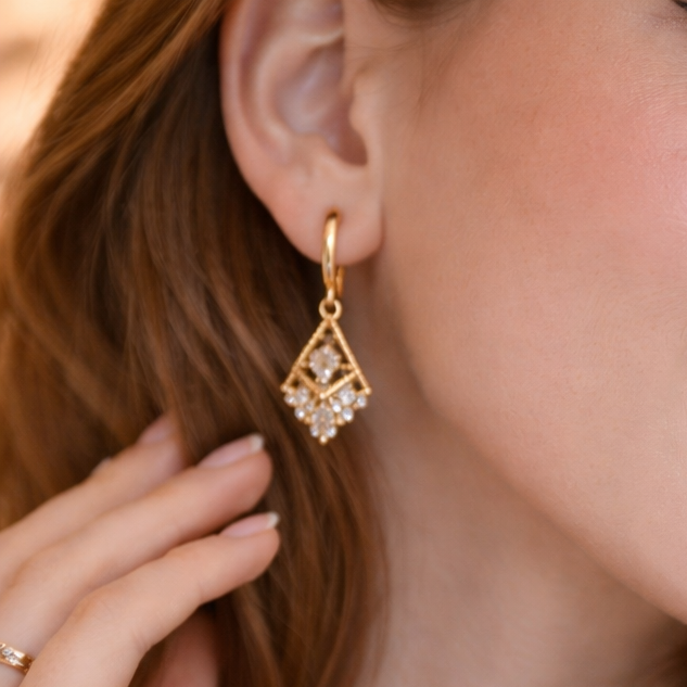 💎 Elegant Gold Crystal Drop Earrings ✨B2F1