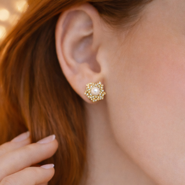 Gold Floral Pearl Stud Earrings 💛🤍B2F1