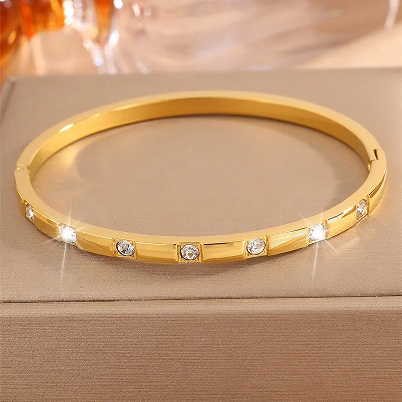 ✨ 18K PVD Gold Plated Stainless Steel Bangle