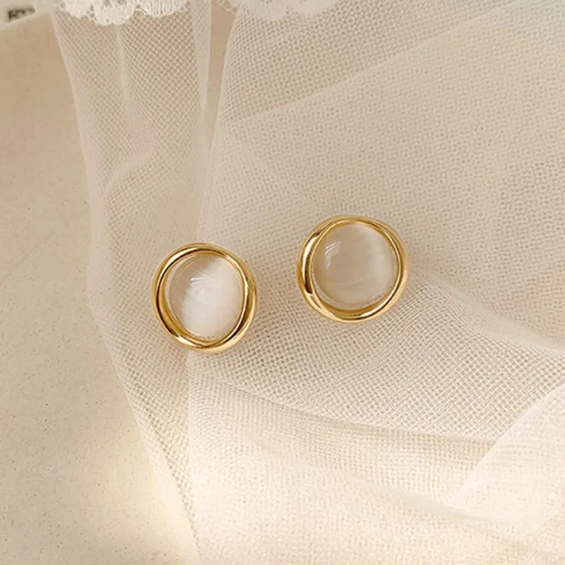 Minimal Gold Circle Stud Earrings ✨B2F1