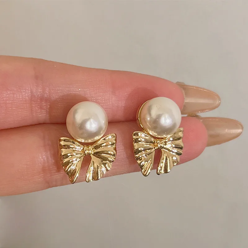 🎀 Pearl Bow Stud Earrings