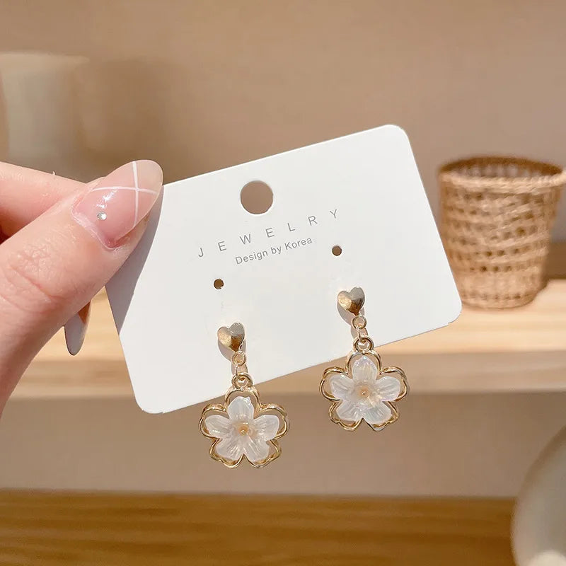 🌸 Delicate Floral Drop Earrings B2F1