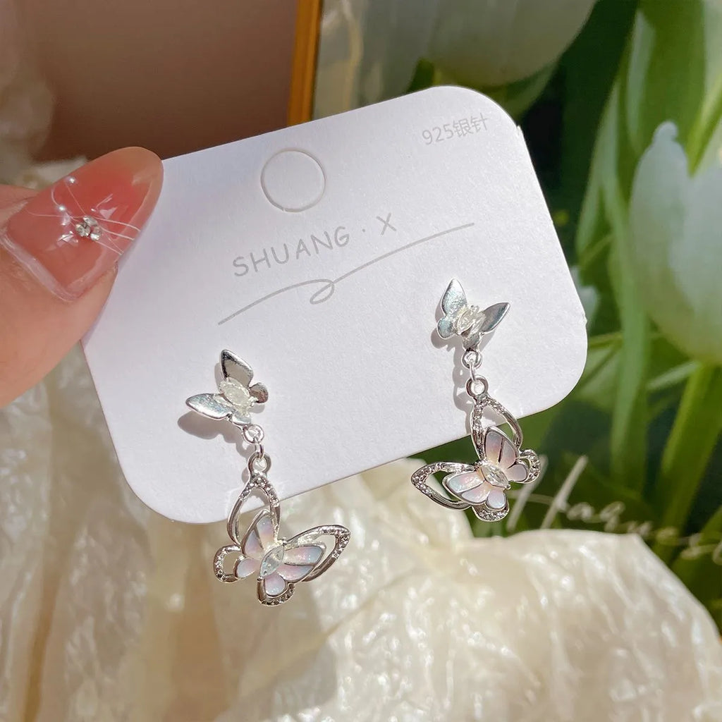 🦋✨ Elegant Butterfly Drop Earrings